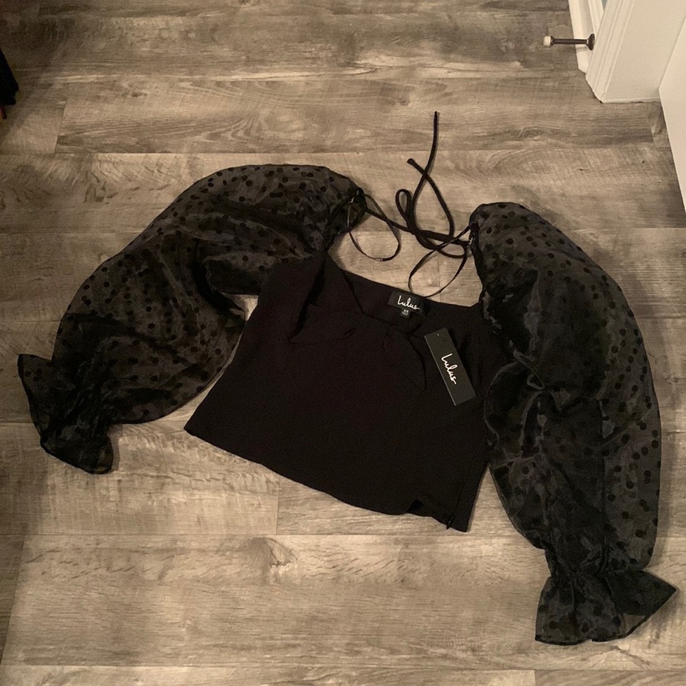 BNWT Size XS Lulu’s Long Sleeve Top